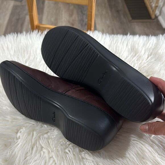 Clarks Collection Cushion Women's Ankle Boots - Deep Burgundy Size 9 NWOT - Picture 4 of 7